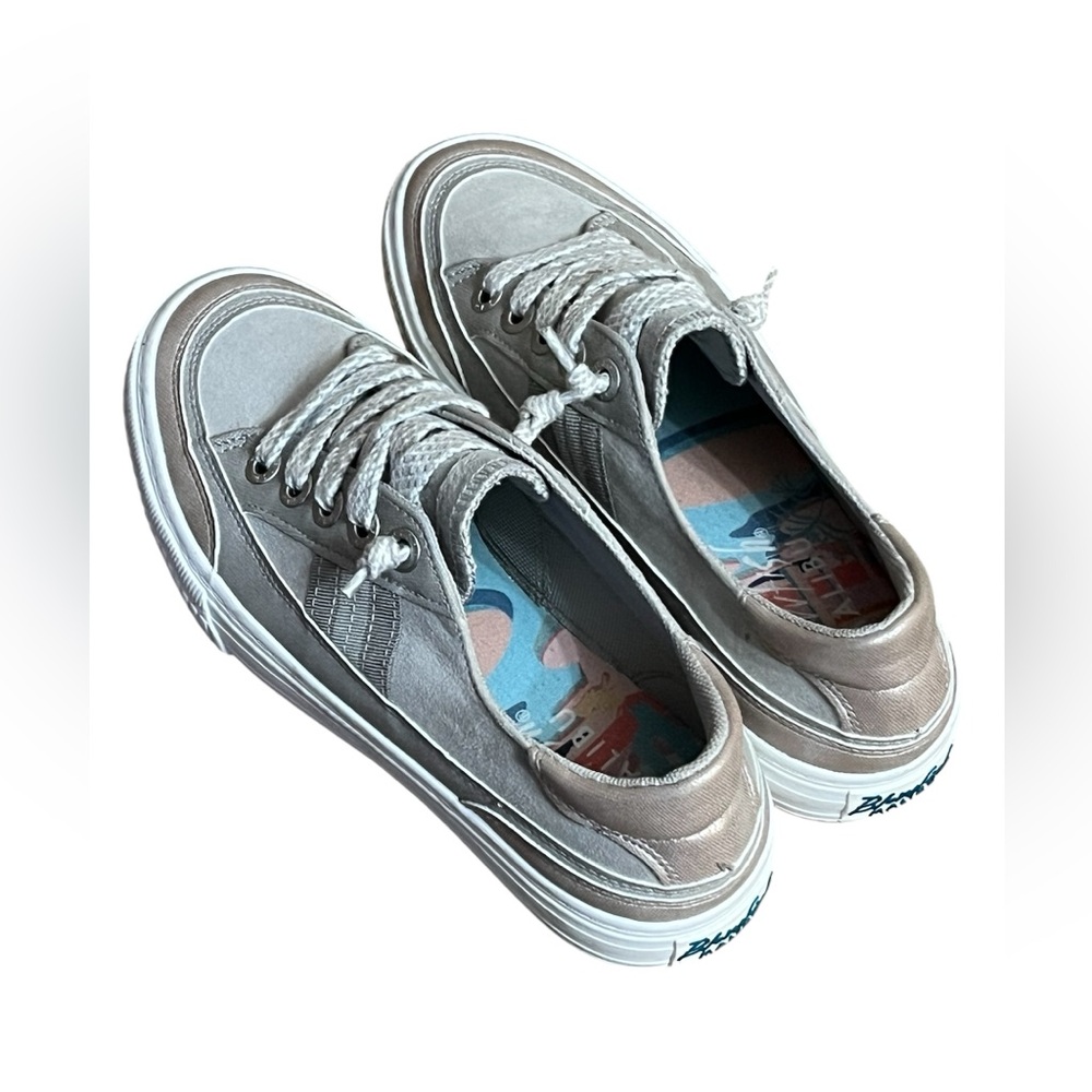 Casual Low-Top Women's Sneakers in Light Gray